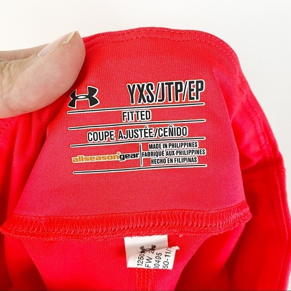 Under Armour Girl’s Fitted Capri Leggings - Picture 2 of 3